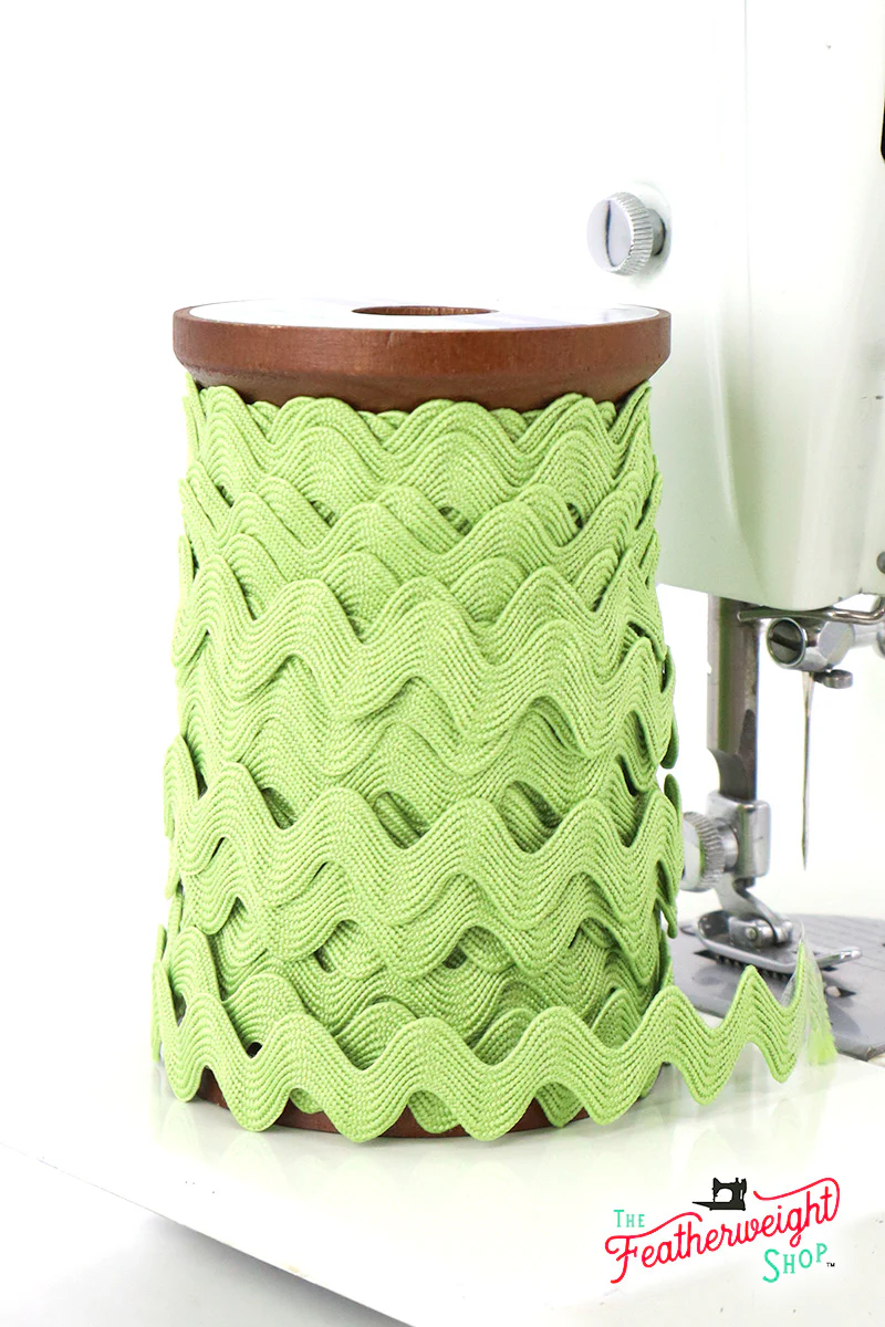 5/8" Inch LETTUCE Vintage Trim Large RIC RAC by Lori Holt (by the yard) - Image 3