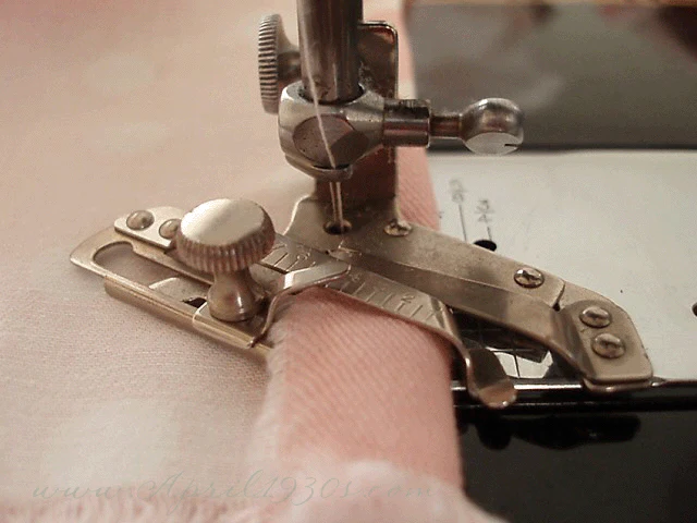 Adjustable Hemmer, Singer (Vintage Original) - Image 4