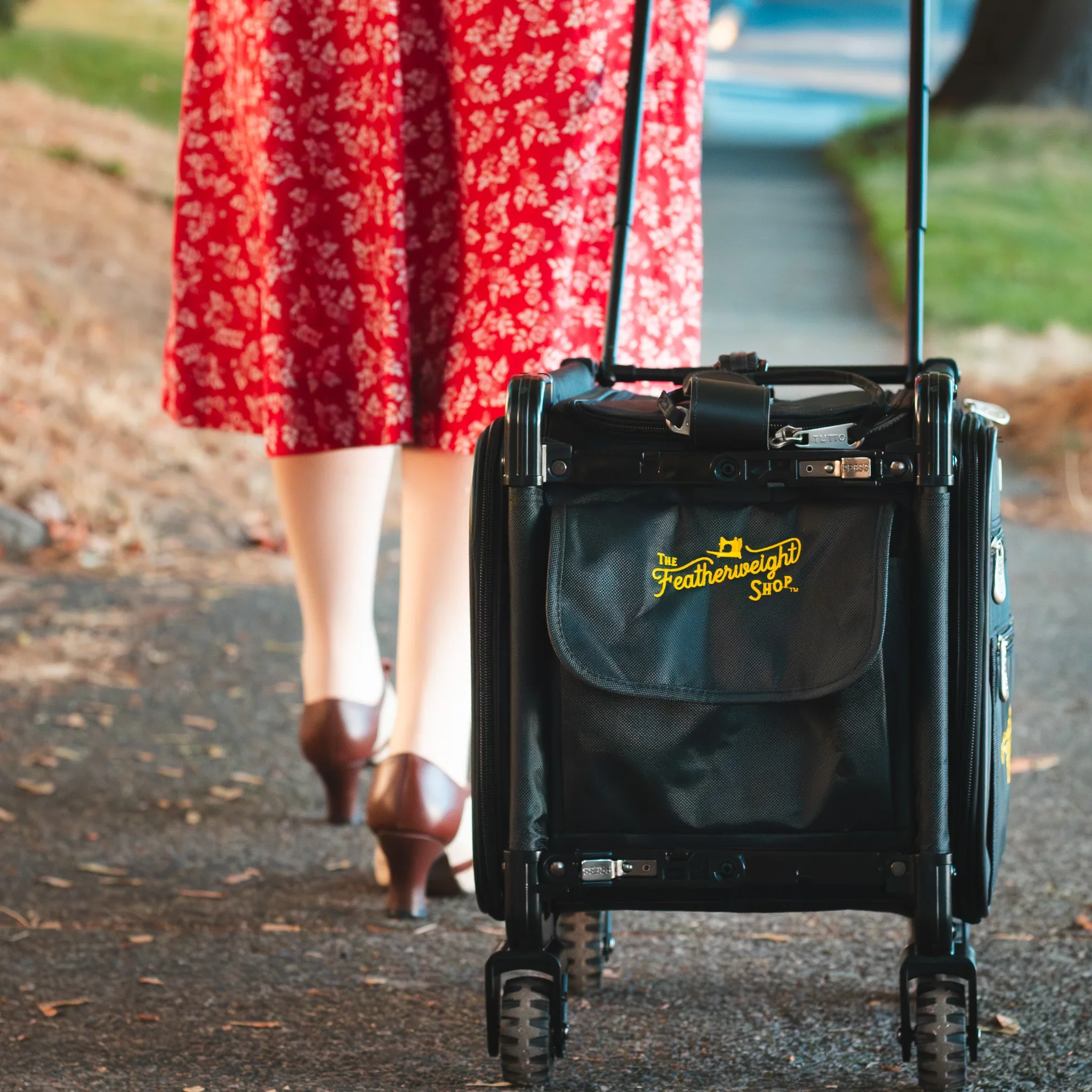 BAG, Featherweight Flyer Rolling Tote by Tutto fits Singer Featherweight 221 & 222