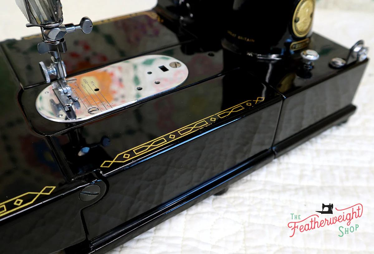 Singer Featherweight 222K Sewing Machine EK62883* - Image 11