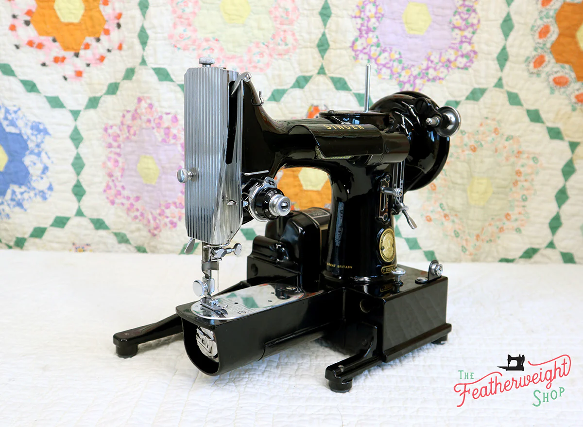 Singer Featherweight 222K Sewing Machine EK62883* - Image 2