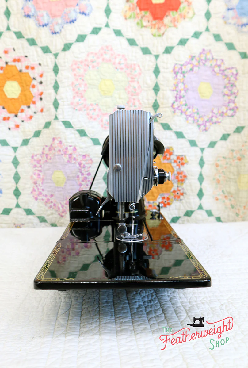 Singer Featherweight 222K Sewing Machine EK62883* - Image 5