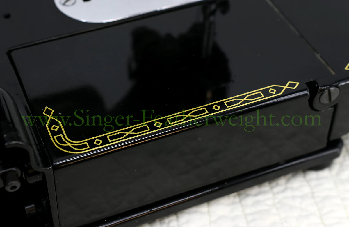 Singer Featherweight 222K Sewing Machine EL682*** - Image 12