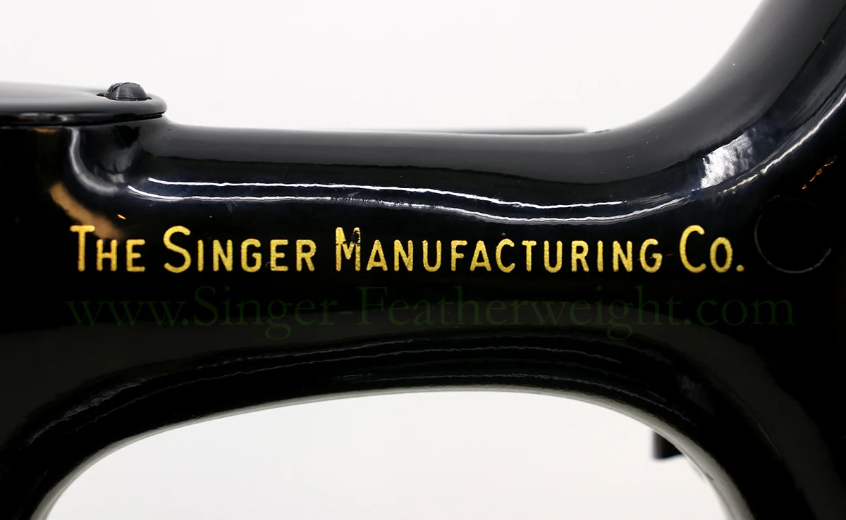 Singer Featherweight 222K Sewing Machine EL682*** - Image 13