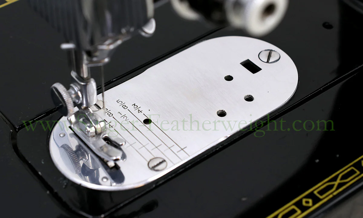 Singer Featherweight 222K Sewing Machine EL682*** - Image 15