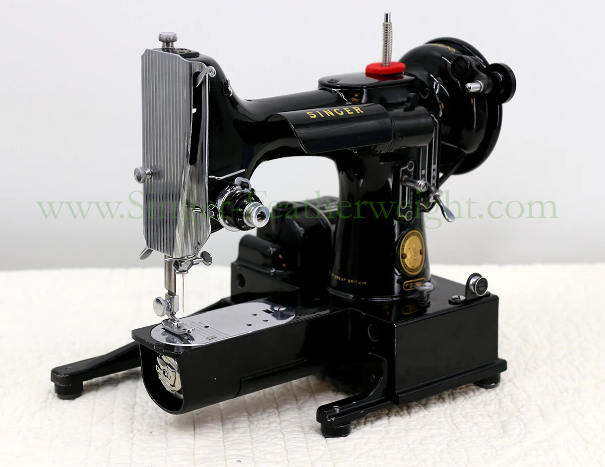 Singer Featherweight 222K Sewing Machine EL682*** - Image 2