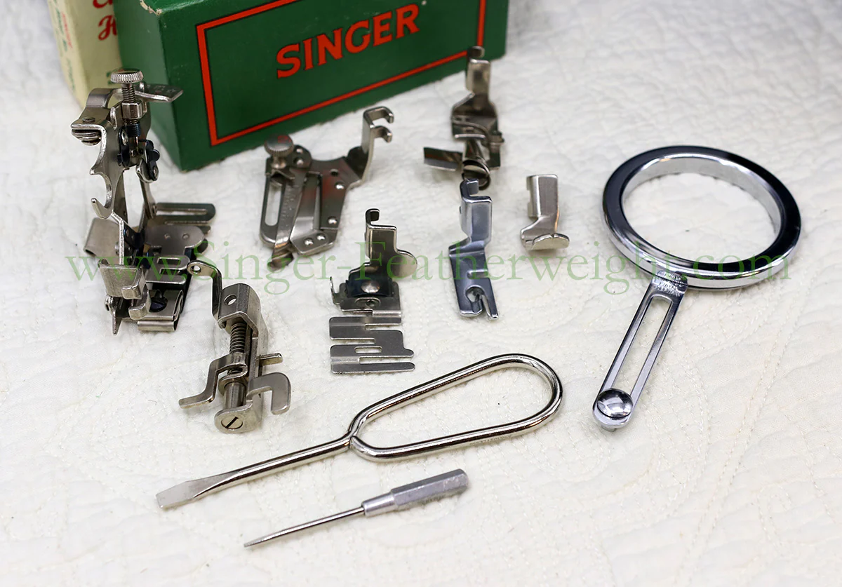 Singer Featherweight 222K Sewing Machine EL682*** - Image 23