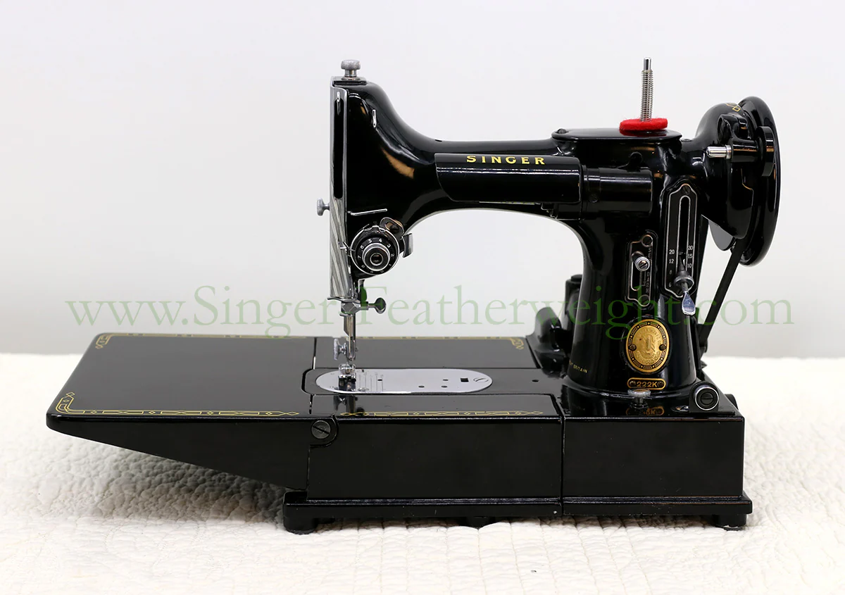 Singer Featherweight 222K Sewing Machine EL682*** - Image 3