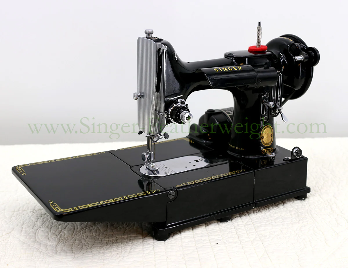Singer Featherweight 222K Sewing Machine EL682*** - Image 4