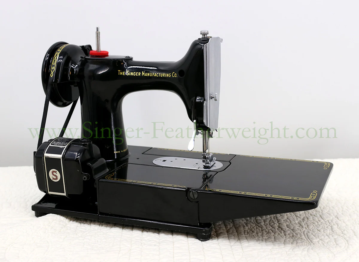 Singer Featherweight 222K Sewing Machine EL682*** - Image 7
