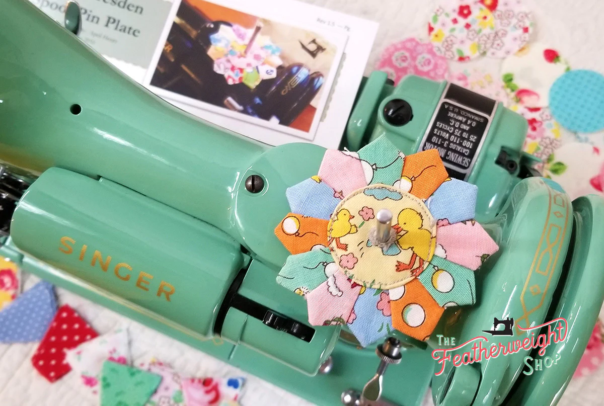 DRESDEN Spool Pin Kit, Pattern + Diecut SCRAPPY HAPPY Fabric Pieces for Featherweight Thread Spool - Image 4