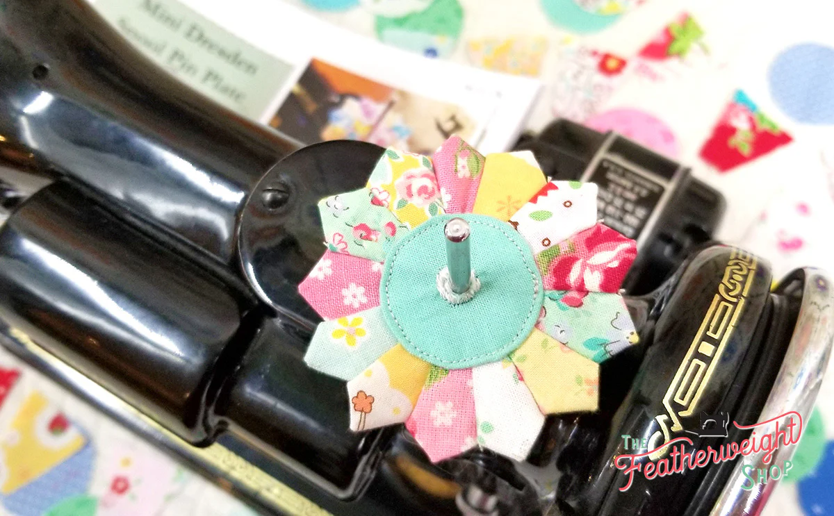 DRESDEN Spool Pin Kit, Pattern + Diecut SCRAPPY HAPPY Fabric Pieces for Featherweight Thread Spool - Image 5
