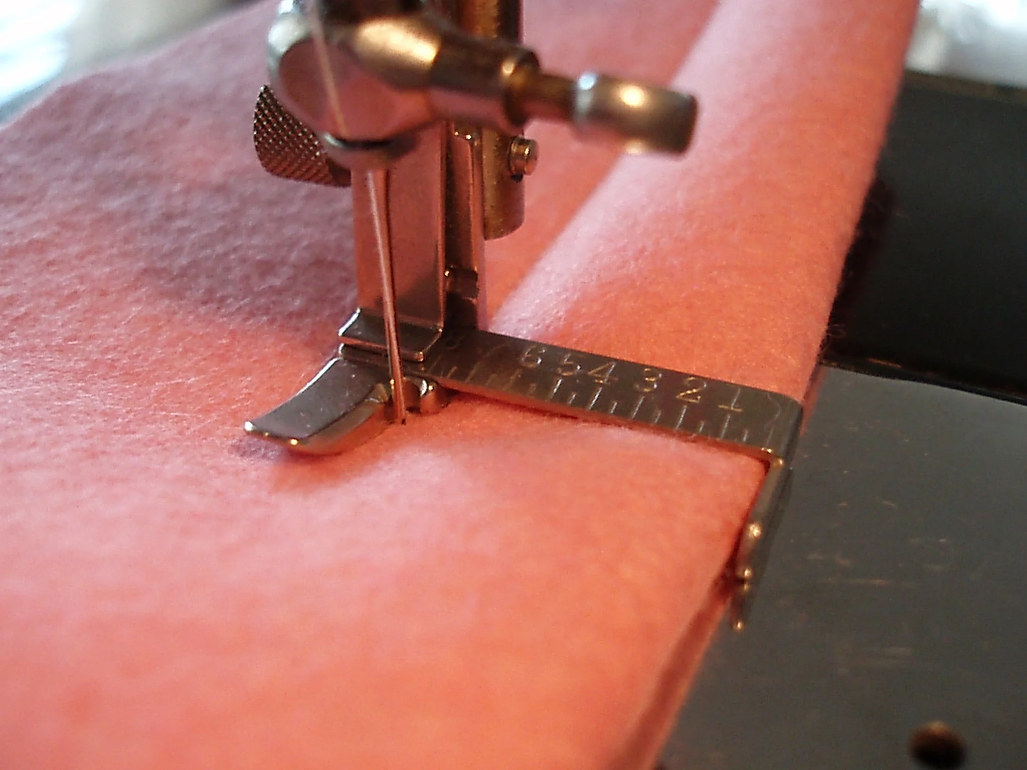Gauge Presser Foot Attachment Set, Singer (Vintage Original) - SLANT SHANK - Image 5