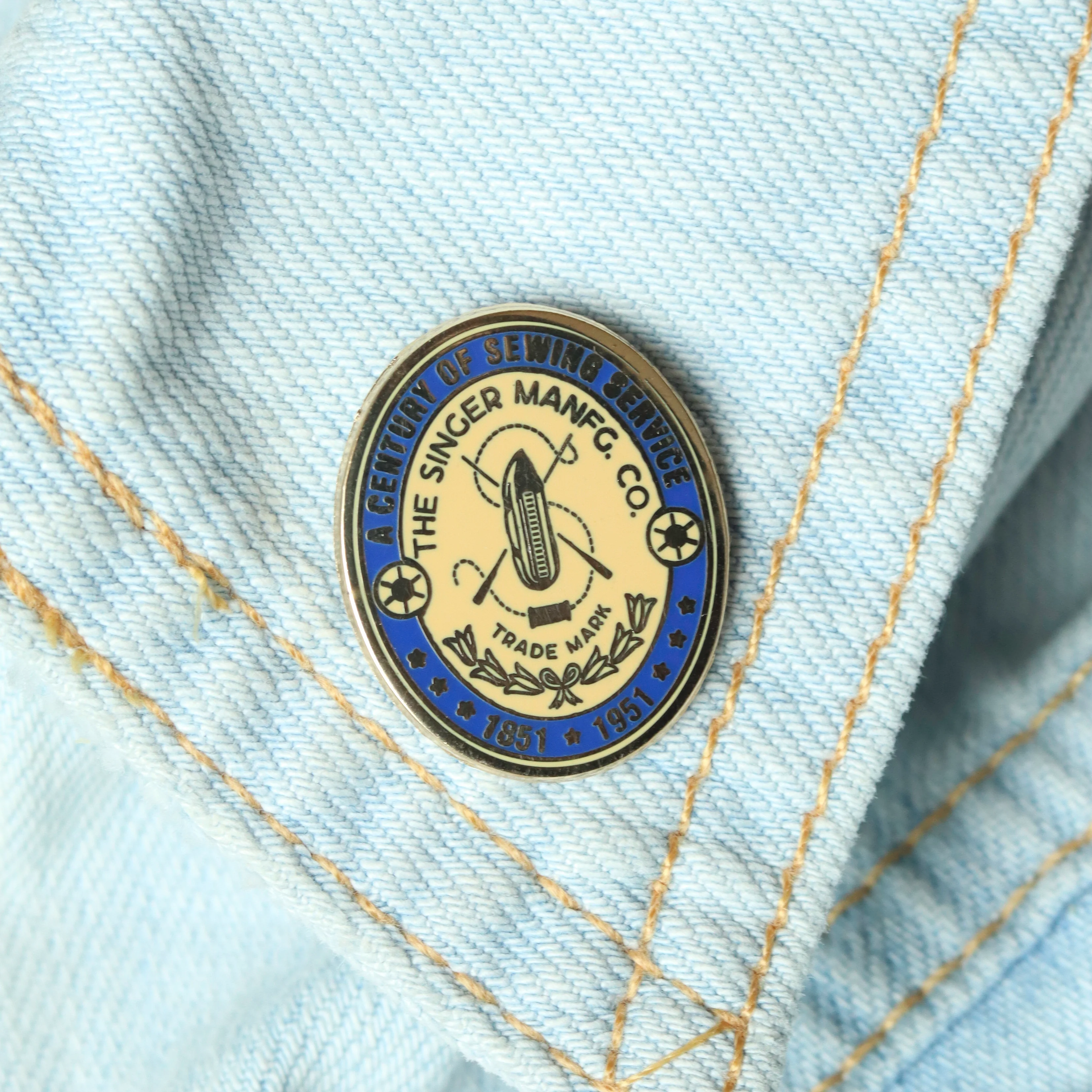 LAPEL Pin - Enamel 1851-1951 Centennial Featherweight Badge - Image 5
