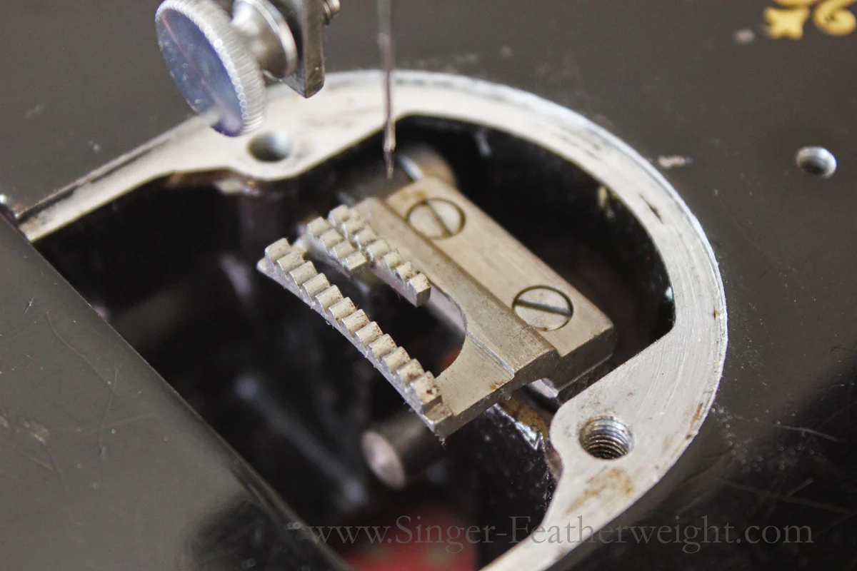 Screw, Feed Dogs, Set of 2 Singer Featherweight (Vintage Original) - Image 3