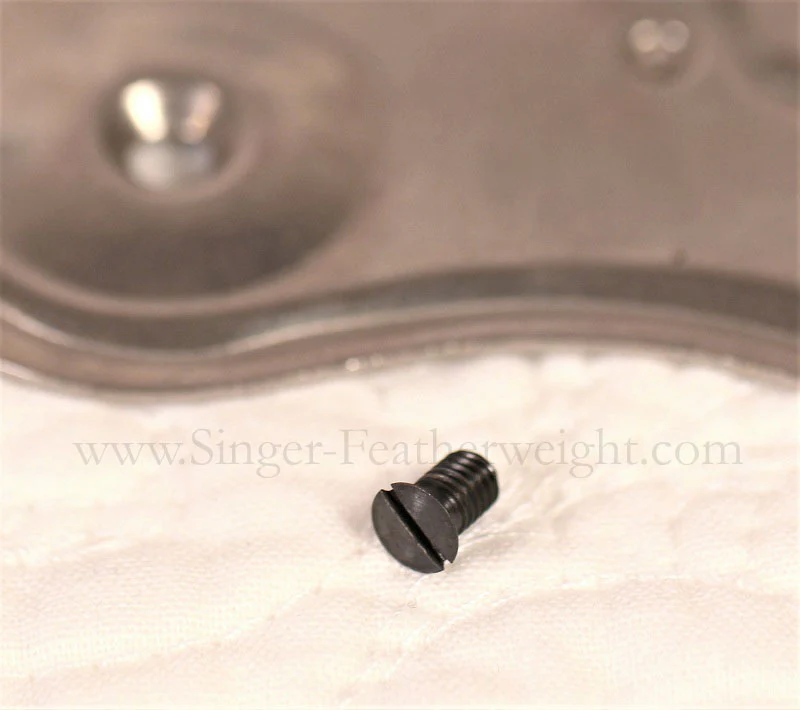 Screw, Vintage Replacement for Singer Featherweight Amoeba Feed Cover Plate - Image 3