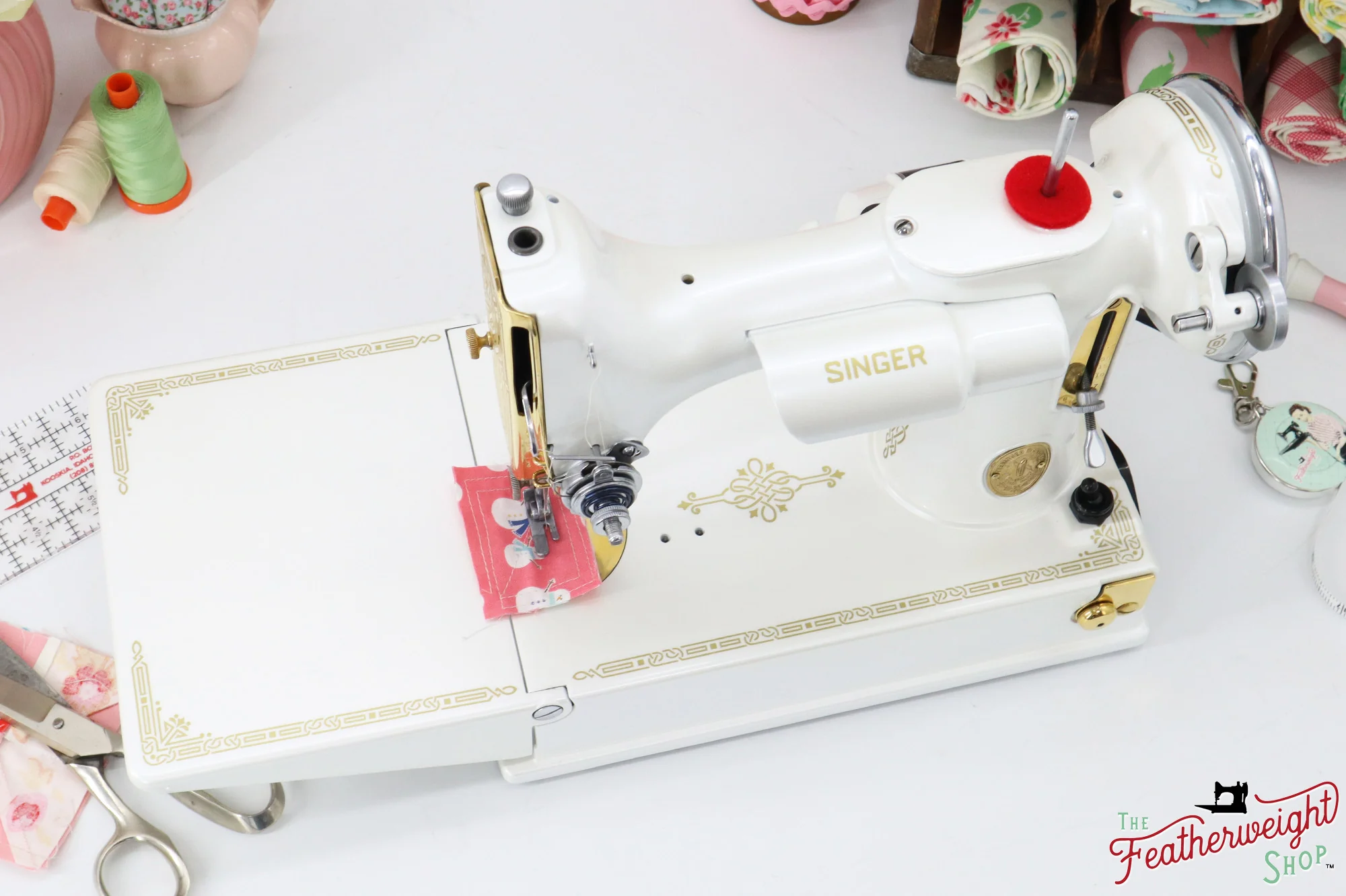 Singer Featherweight 221, AD883*** - Fully Restored in Cloud, Gold-Plated! - Image 4
