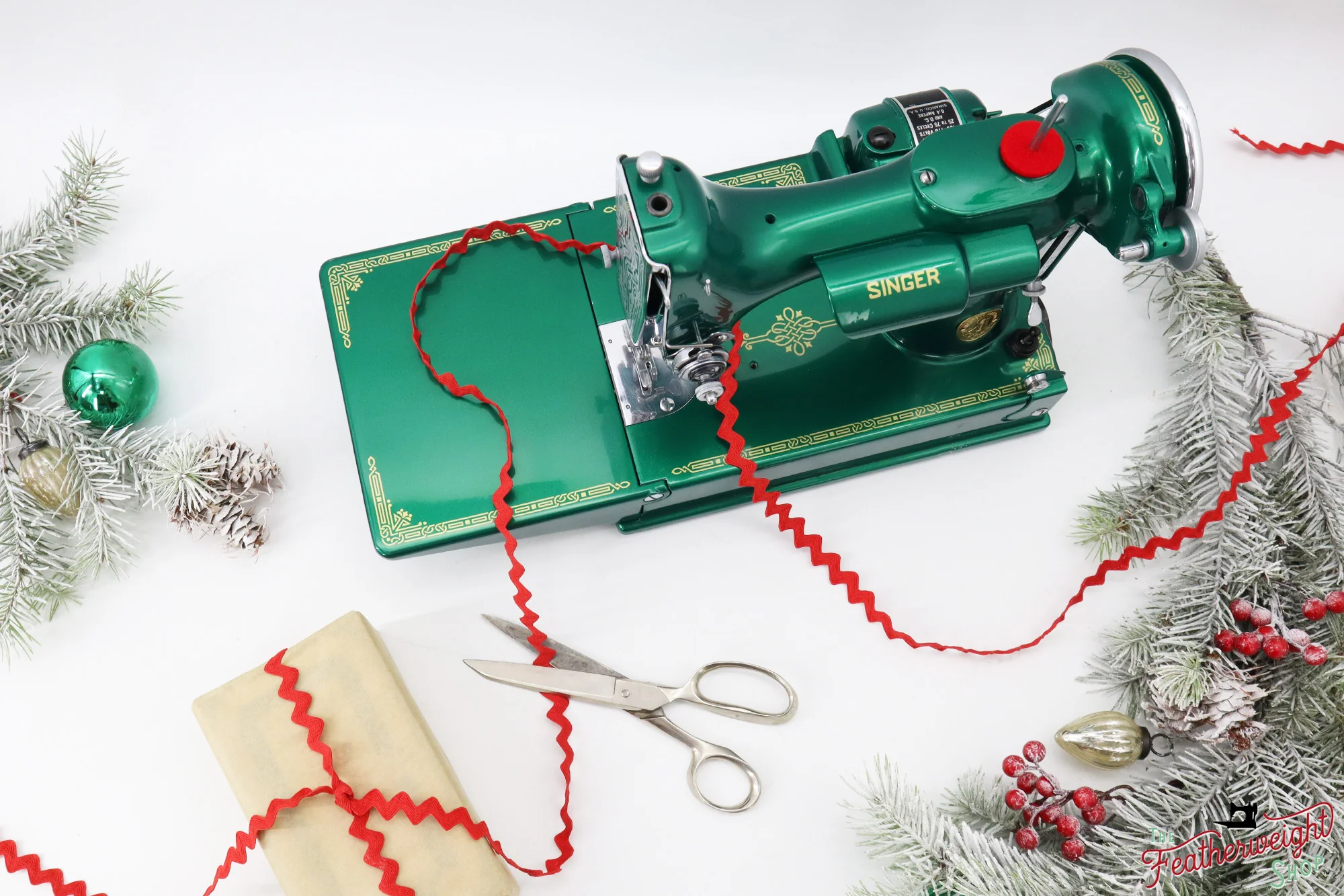 Singer Featherweight 221, AE055*** - Fully Restored in Emerald Green - Image 3