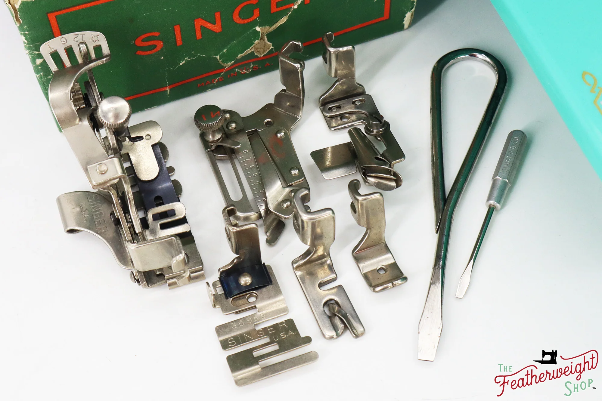 Singer Featherweight 221, AF08193* - Fully Restored in Caribbean Sea Green - Image 19
