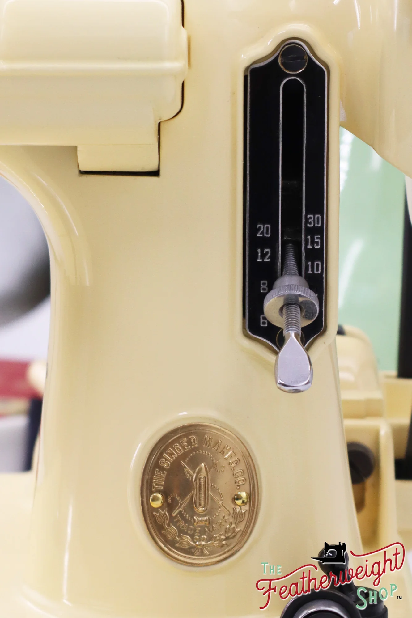 Singer Featherweight 221, AG869*** - Fully Restored in Sugar Cookie - Image 4