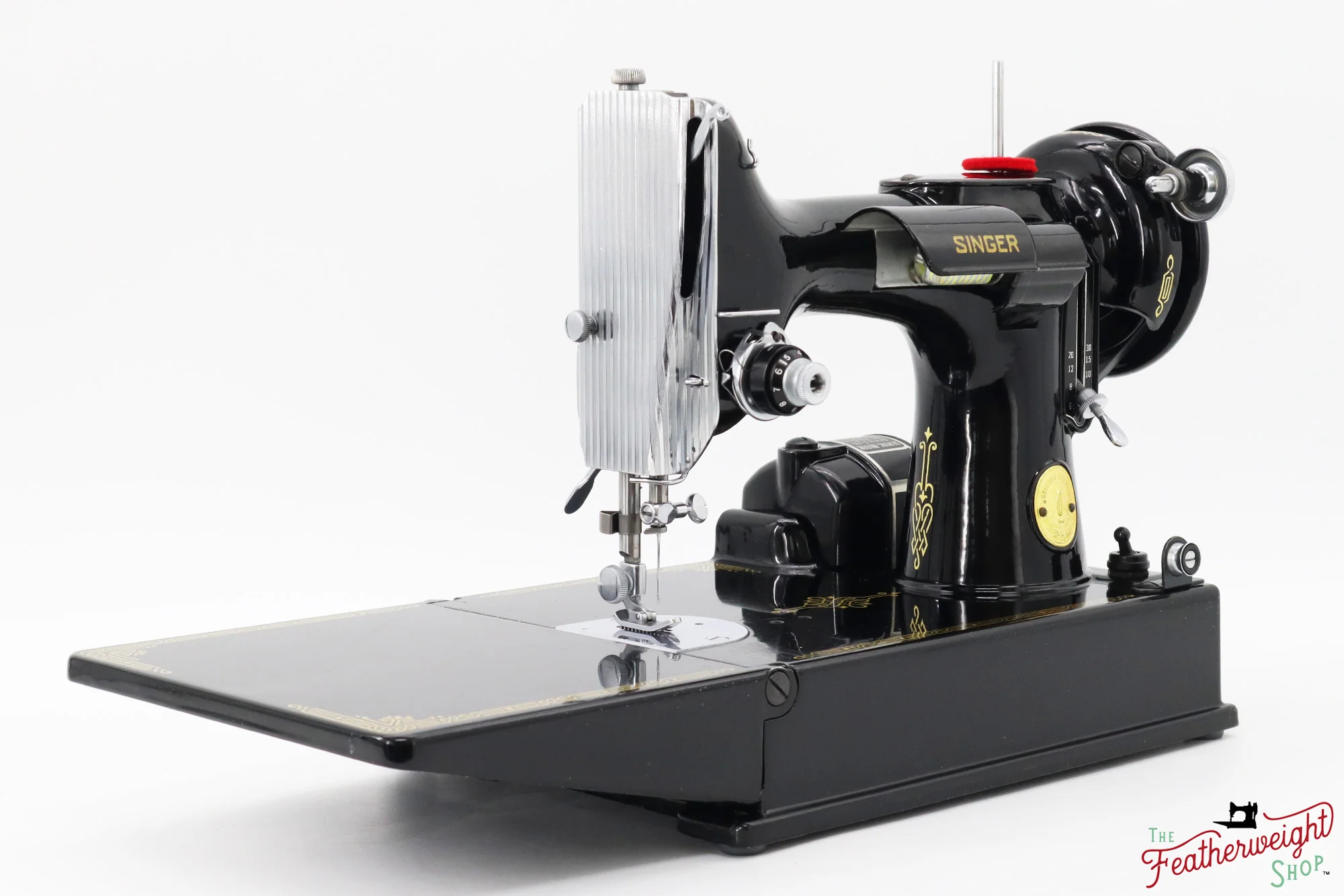 Singer Featherweight 221 Sewing Machine, AH220*** - 1947 - Image 4