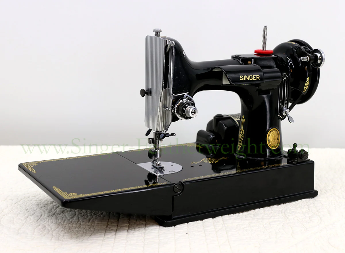 Singer Featherweight 221 Sewing Machine, AK745*** - Image 3