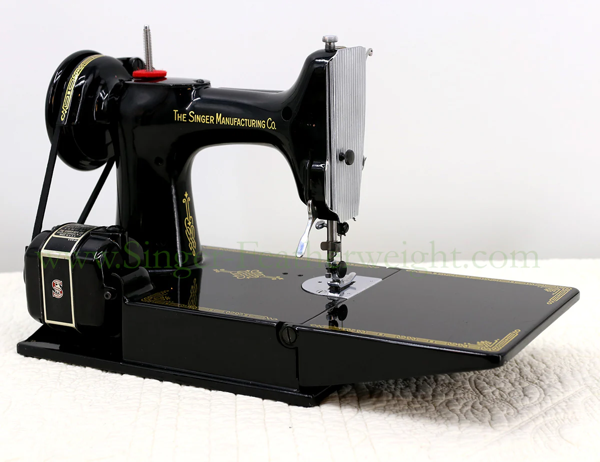 Singer Featherweight 221 Sewing Machine, AK745*** - Image 7