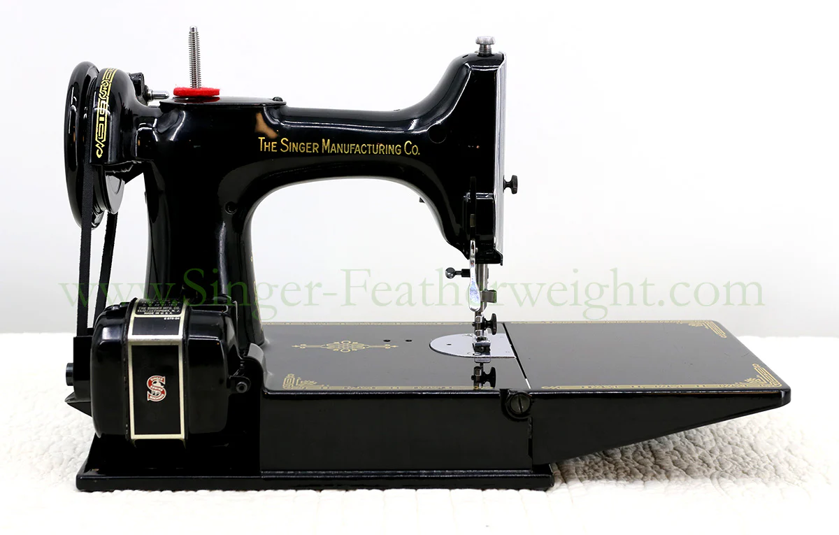 Singer Featherweight 221 Sewing Machine, AK745*** - Image 8