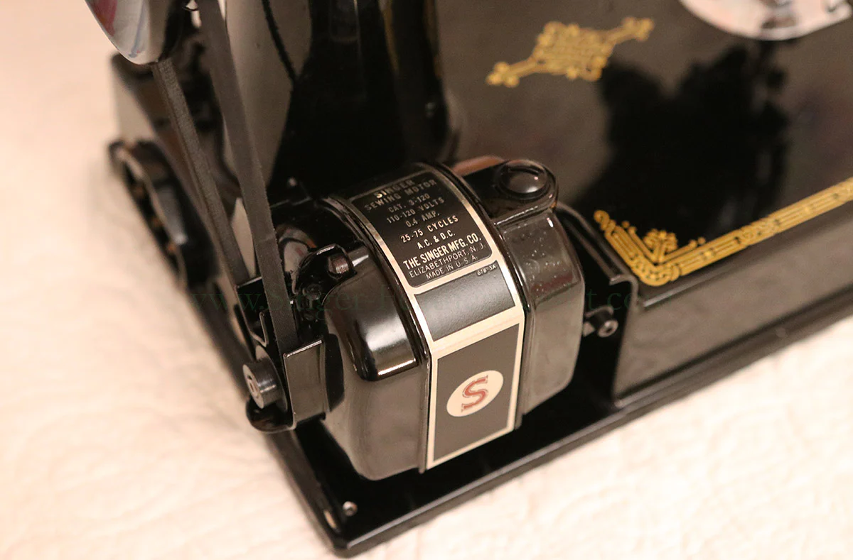 Singer Featherweight 221 Sewing Machine, AK765*** - Image 17