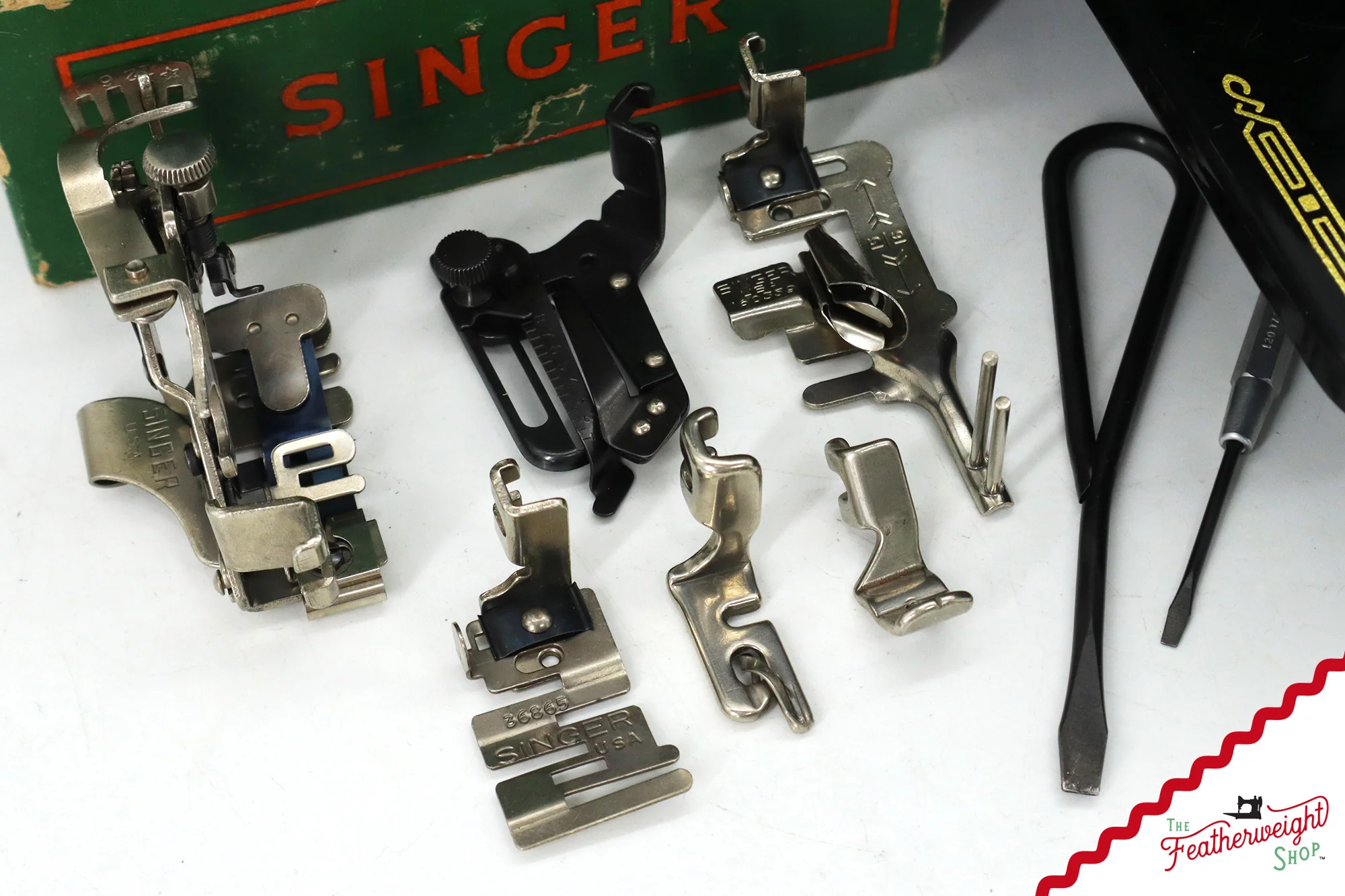 Singer Featherweight 221 Sewing Machine, AL5672** - 1953 - Image 18