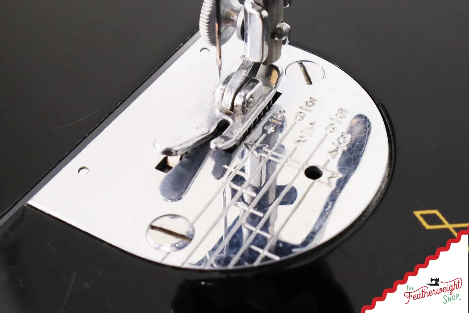 Singer Featherweight 221 Sewing Machine, AL9069** - 1955 - Image 15