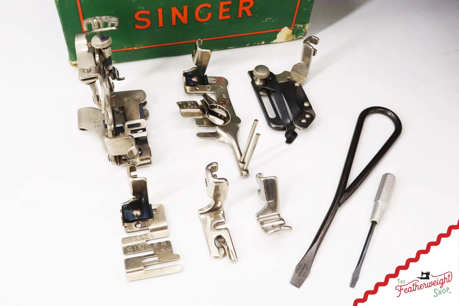 Singer Featherweight 221 Sewing Machine, AL9069** - 1955 - Image 17