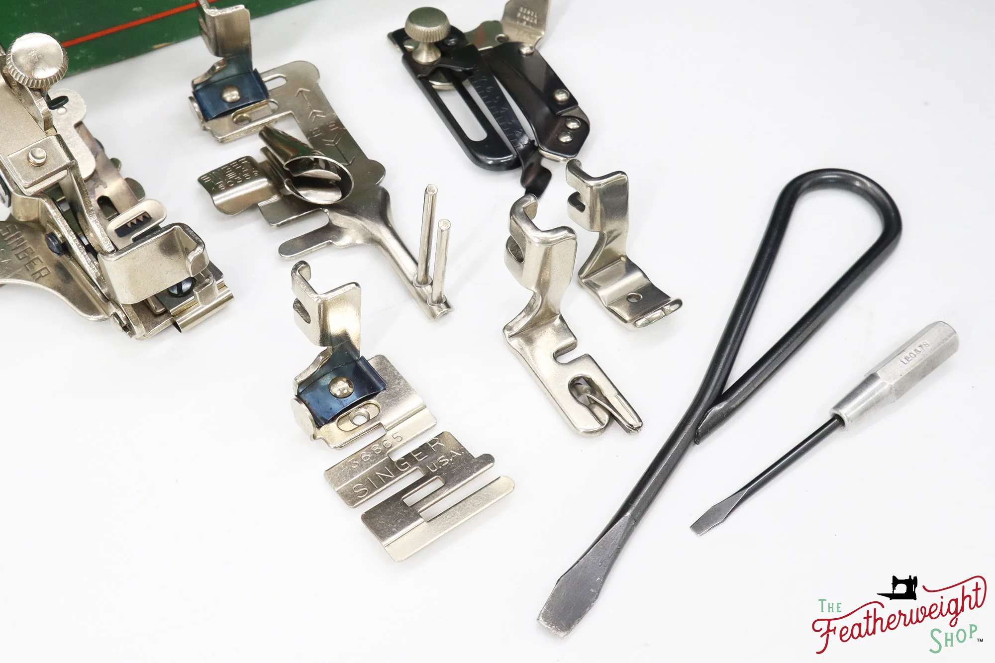 Singer Featherweight 221 Sewing Machine, AM1615** - 1955 - Image 17