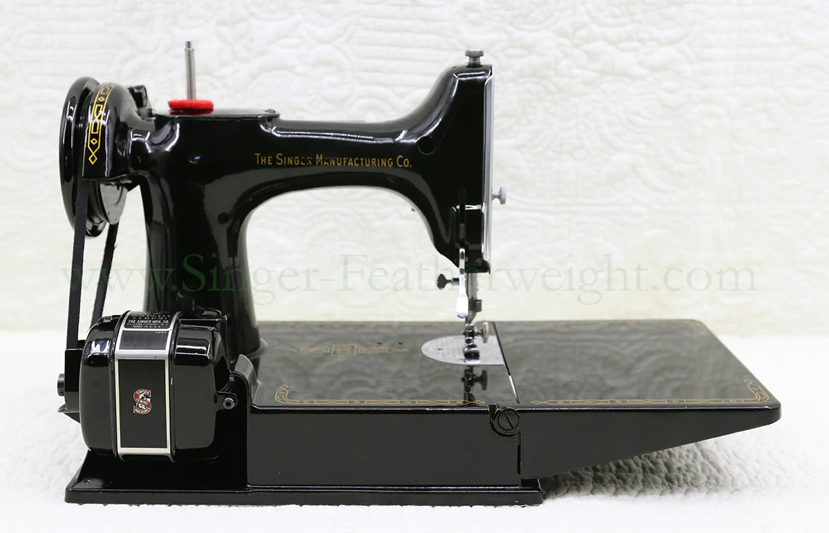 Singer Featherweight 221 Sewing Machine, AM383*** - Image 7