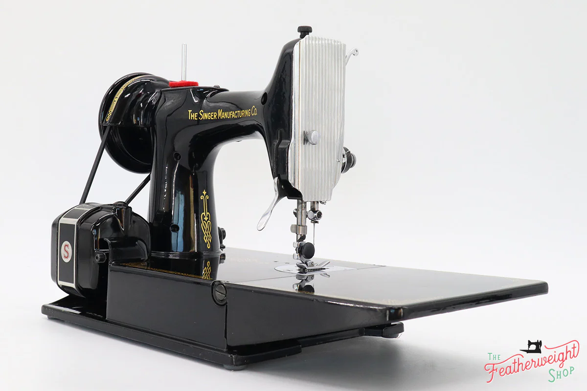 Singer Featherweight 221 Sewing Machine, Centennial: AK094*** - Image 6