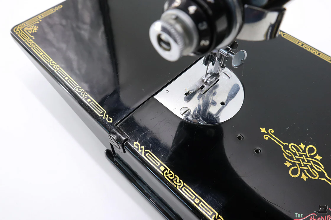 Singer Featherweight 221 Sewing Machine, Centennial: AK094*** - Image 9