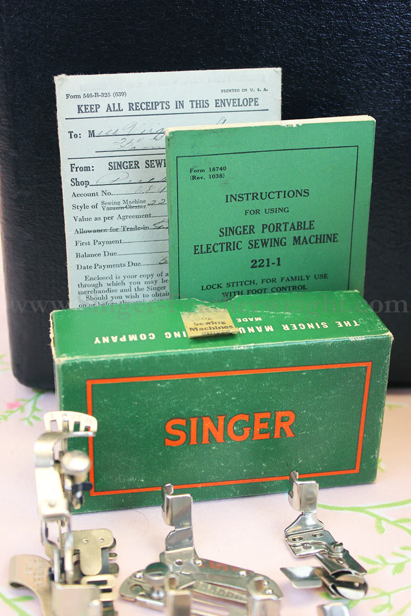 Singer Featherweight 221 Sewing Machine GOLDEN GATE SAN FRANCISCO Edition AF090*** - Image 19