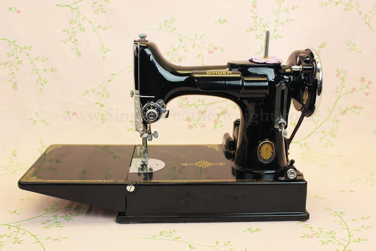 Singer Featherweight 221 Sewing Machine GOLDEN GATE SAN FRANCISCO Edition AF090*** - Image 4