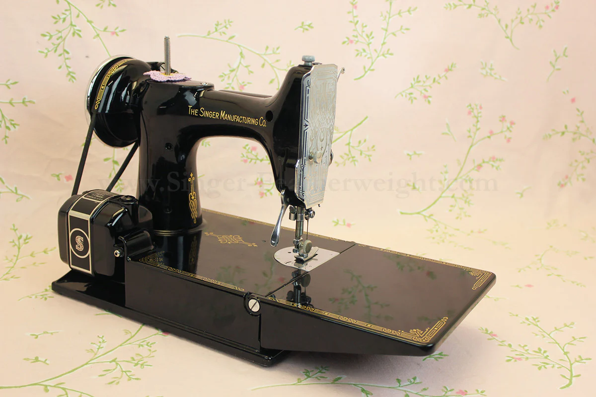 Singer Featherweight 221 Sewing Machine GOLDEN GATE SAN FRANCISCO Edition AF090*** - Image 8
