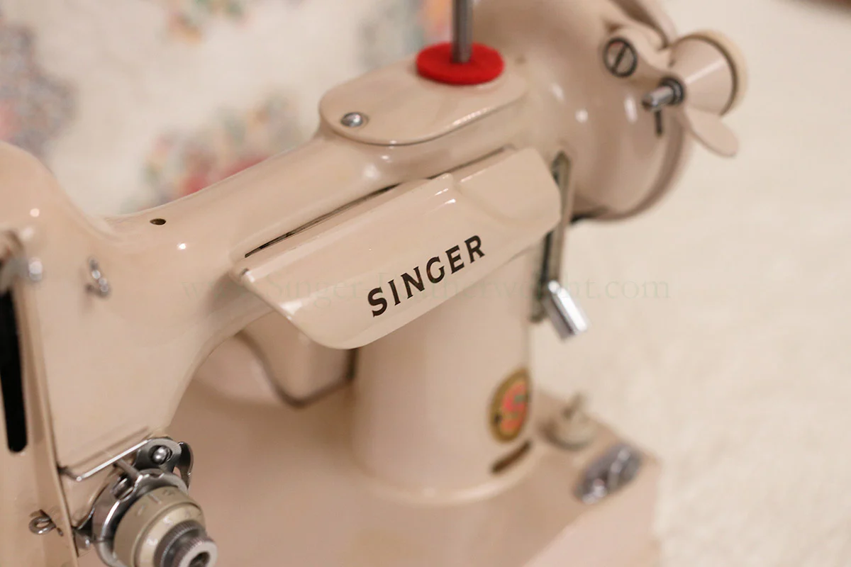 Singer Featherweight 221 Sewing Machine, TAN ES879*** - Image 12