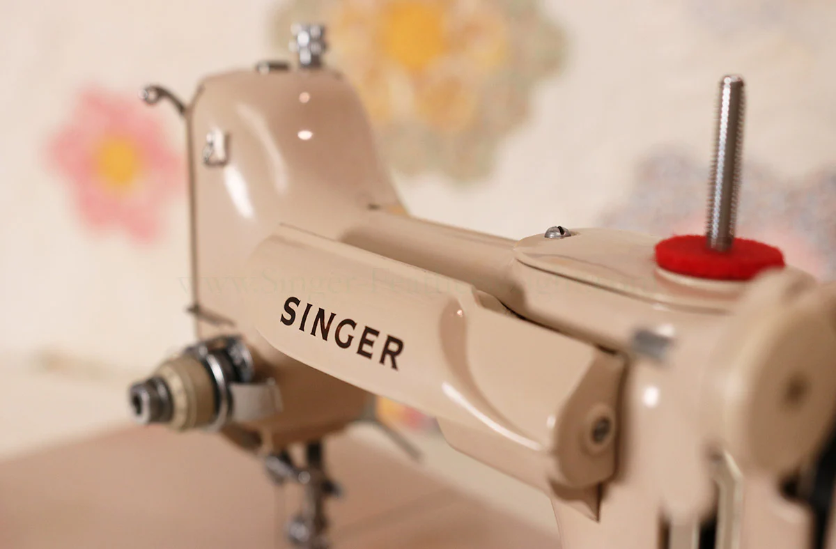 Singer Featherweight 221 Sewing Machine, TAN ES879*** - Image 13