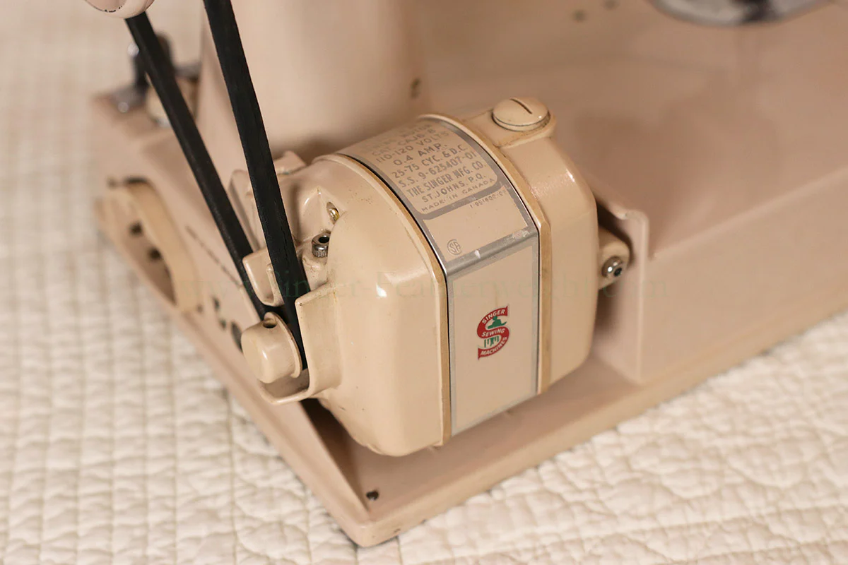 Singer Featherweight 221 Sewing Machine, TAN ES879*** - Image 18