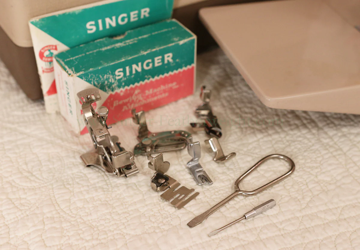 Singer Featherweight 221 Sewing Machine, TAN ES879*** - Image 19