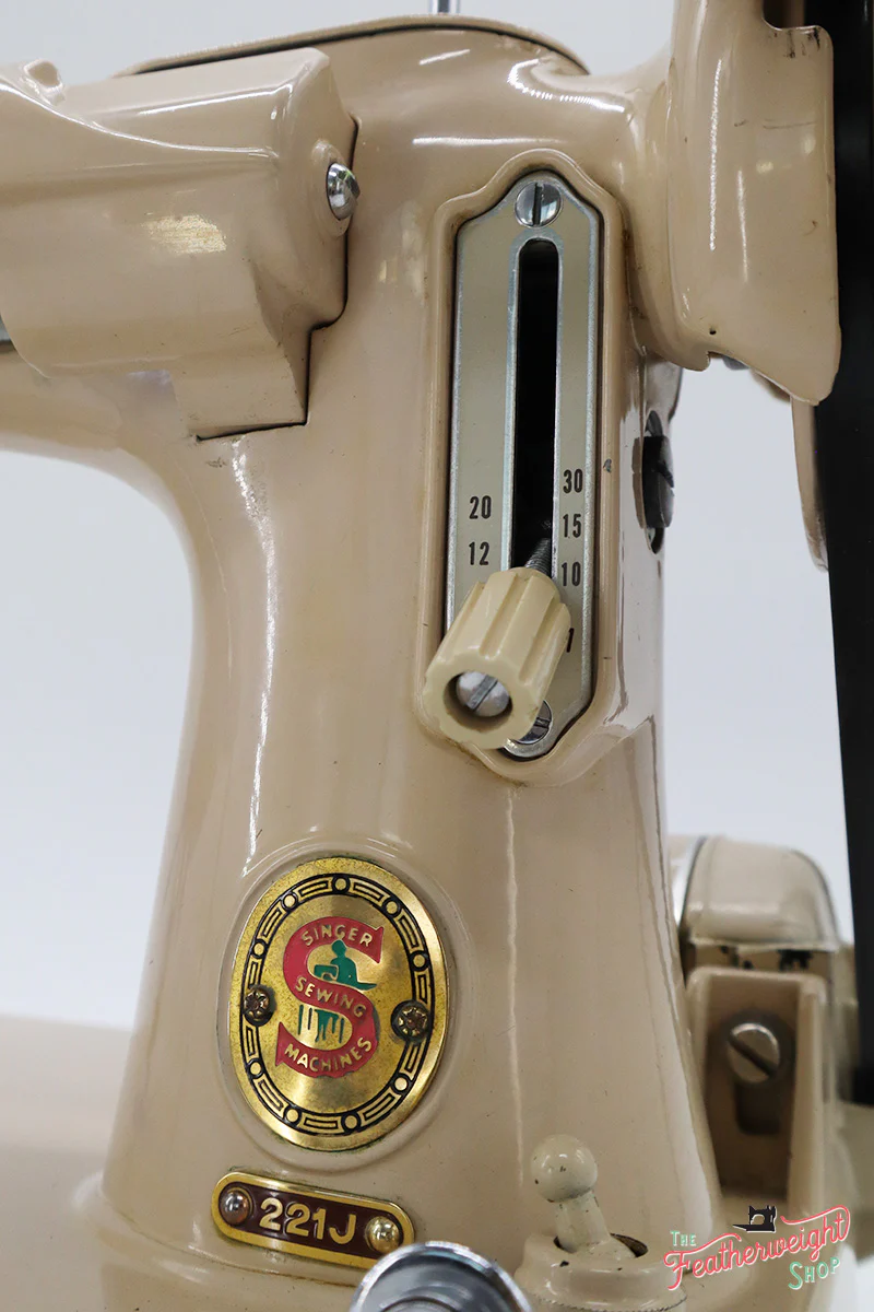 Singer Featherweight 221 Sewing Machine, TAN JE158*** - Image 15