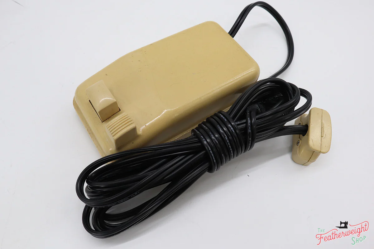 Singer Featherweight 221 Sewing Machine, TAN JE158*** - Image 16