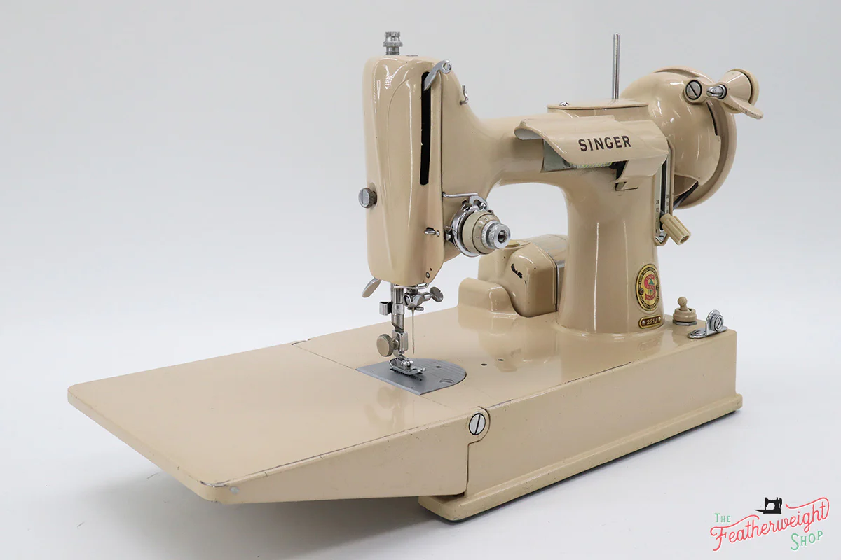Singer Featherweight 221 Sewing Machine, TAN JE158*** - Image 3