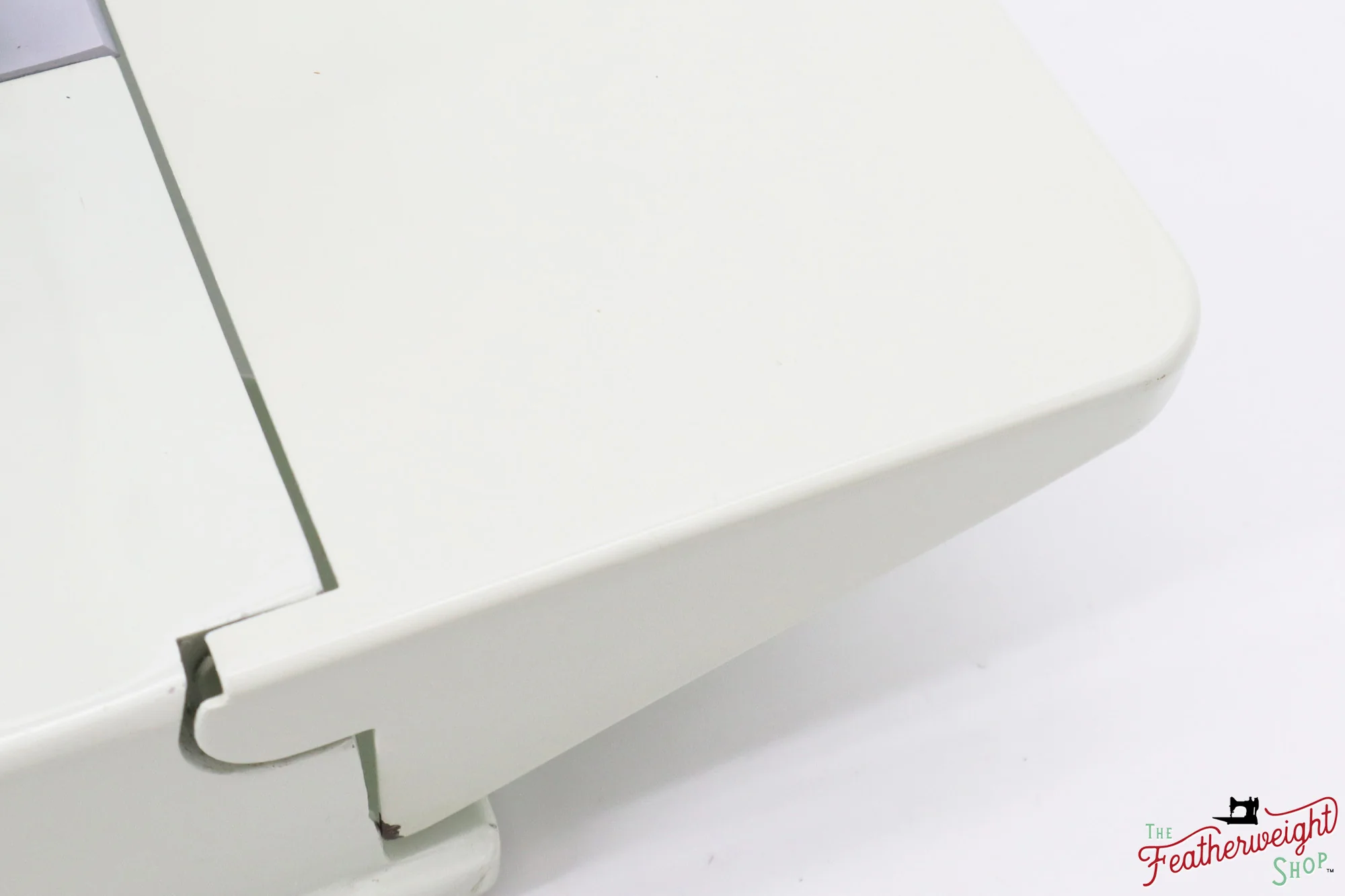 Singer Featherweight 221 Sewing Machine, WHITE - FA124*** - Image 10