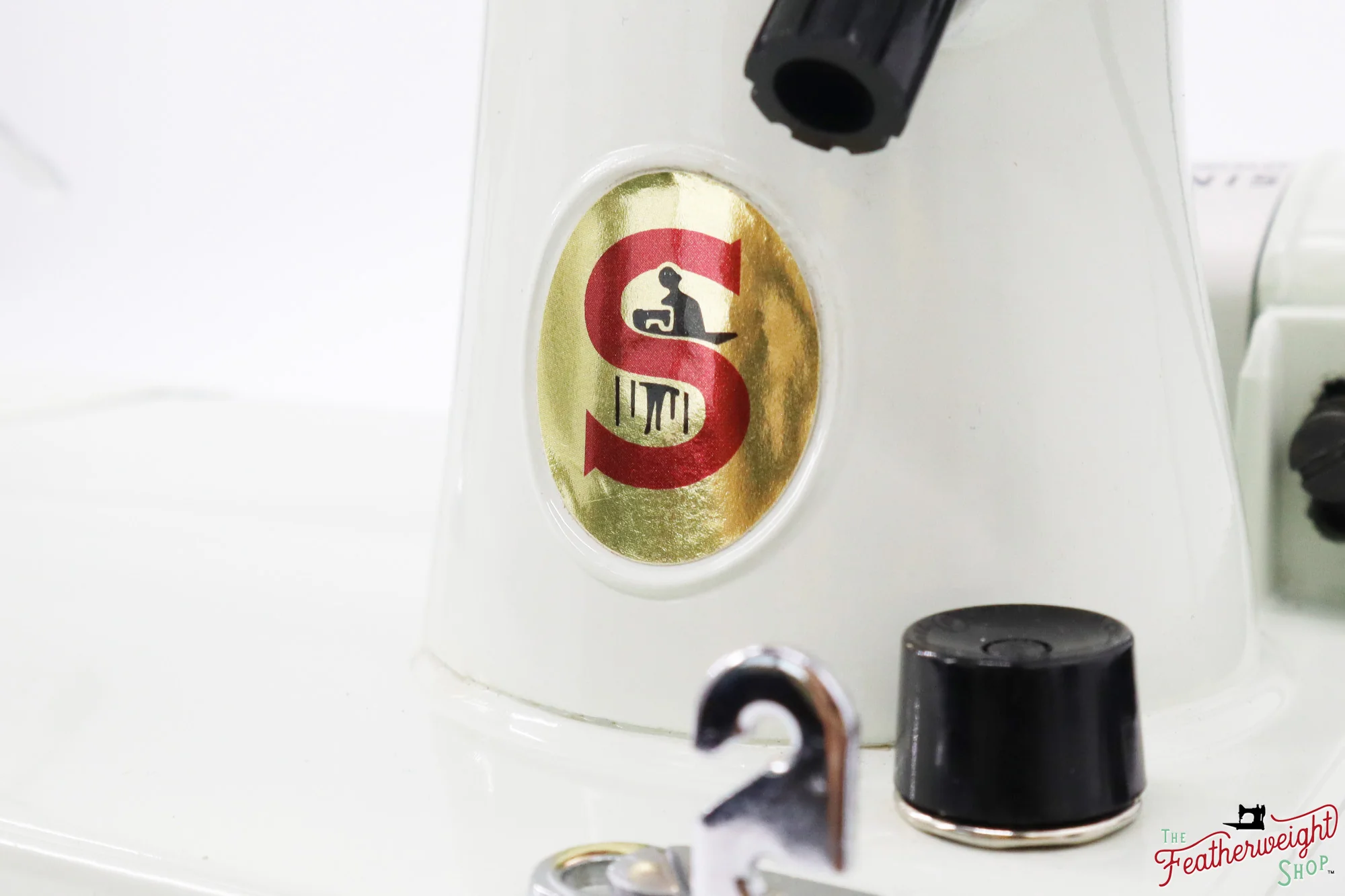 Singer Featherweight 221 Sewing Machine, WHITE - FA124*** - Image 15