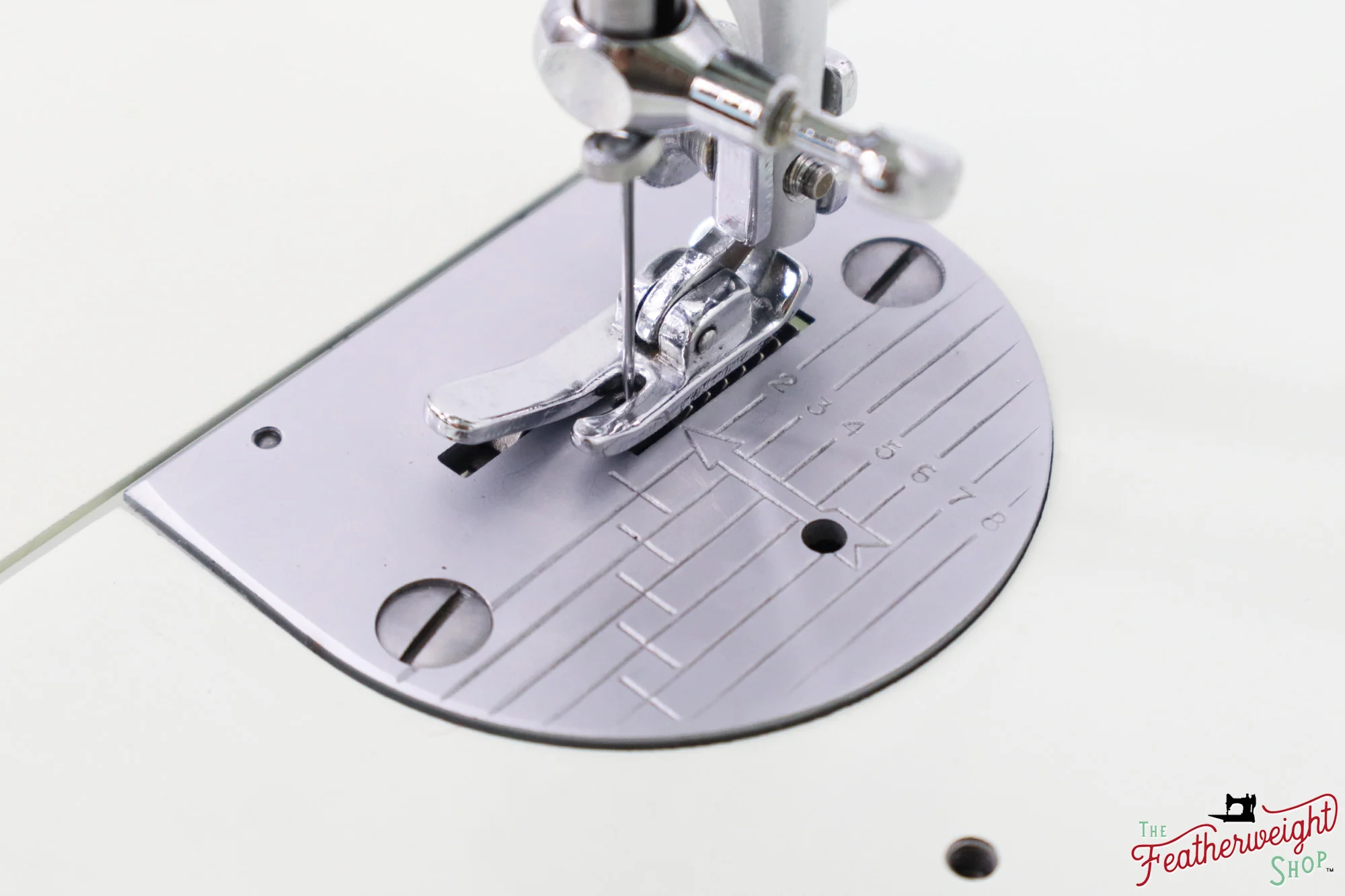 Singer Featherweight 221 Sewing Machine, WHITE - FA124*** - Image 17