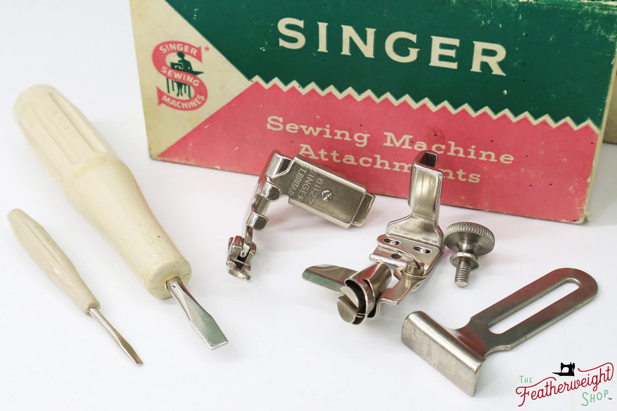 Singer Featherweight 221 Sewing Machine, WHITE - FA124*** - Image 19